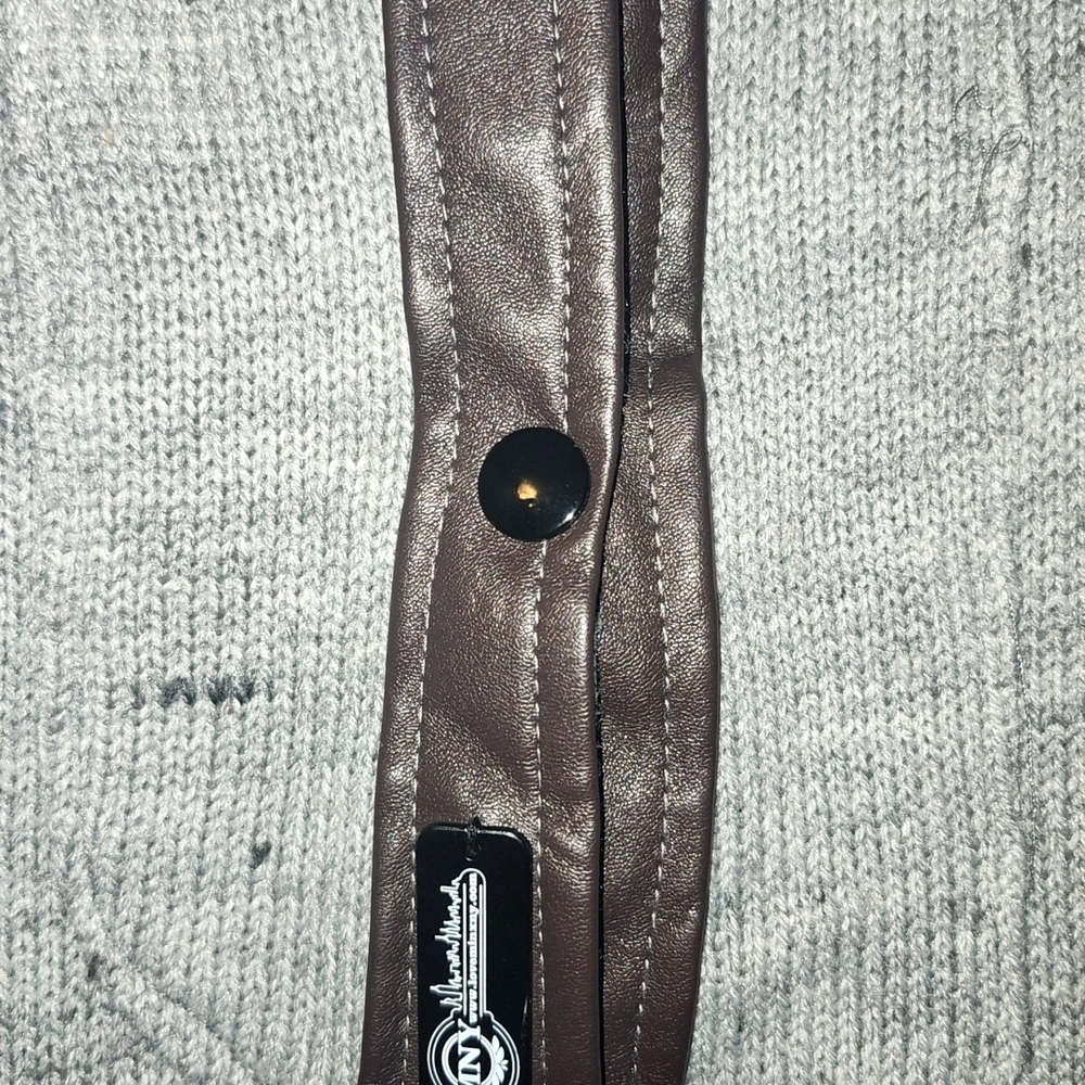 ✨️Gray Knit Scarf with Black Accent✨️ - Picture 2 of 6